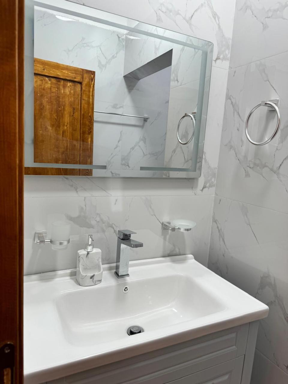 Coastal Bliss Apartament *